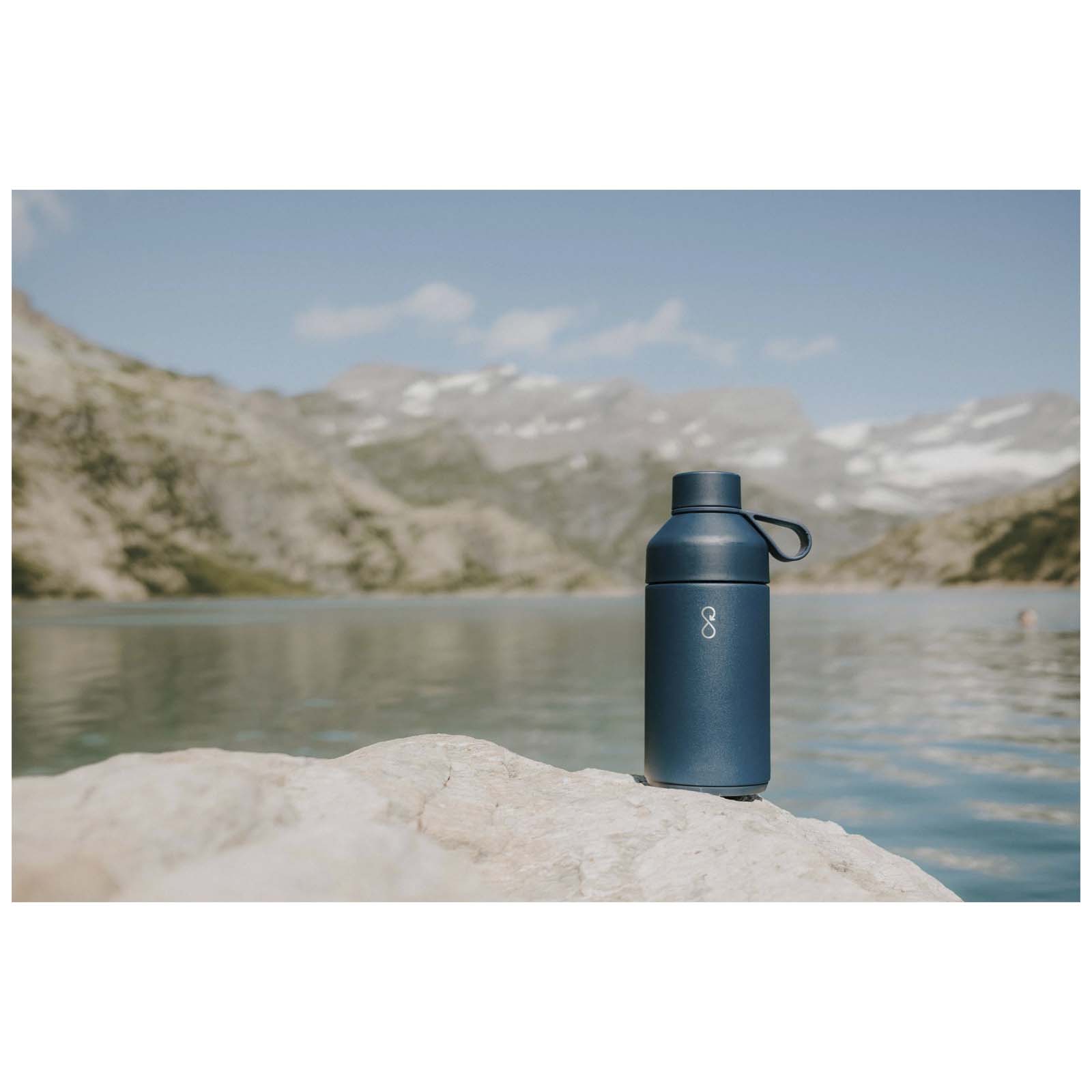 Ocean Bottle 750 ml vacuum insulated water bottle
