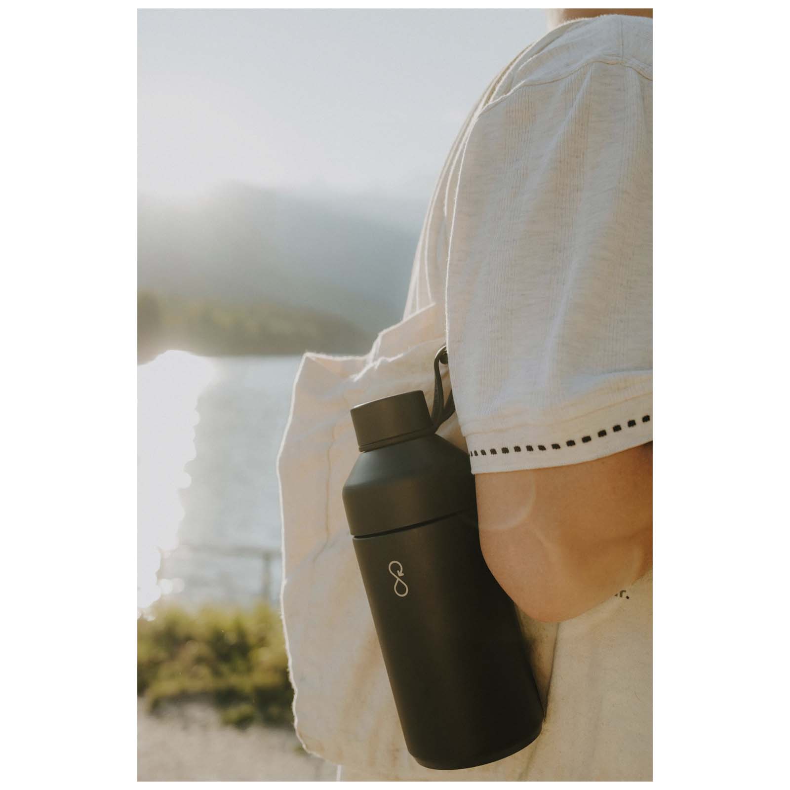 Ocean Bottle 750 ml vacuum insulated water bottle