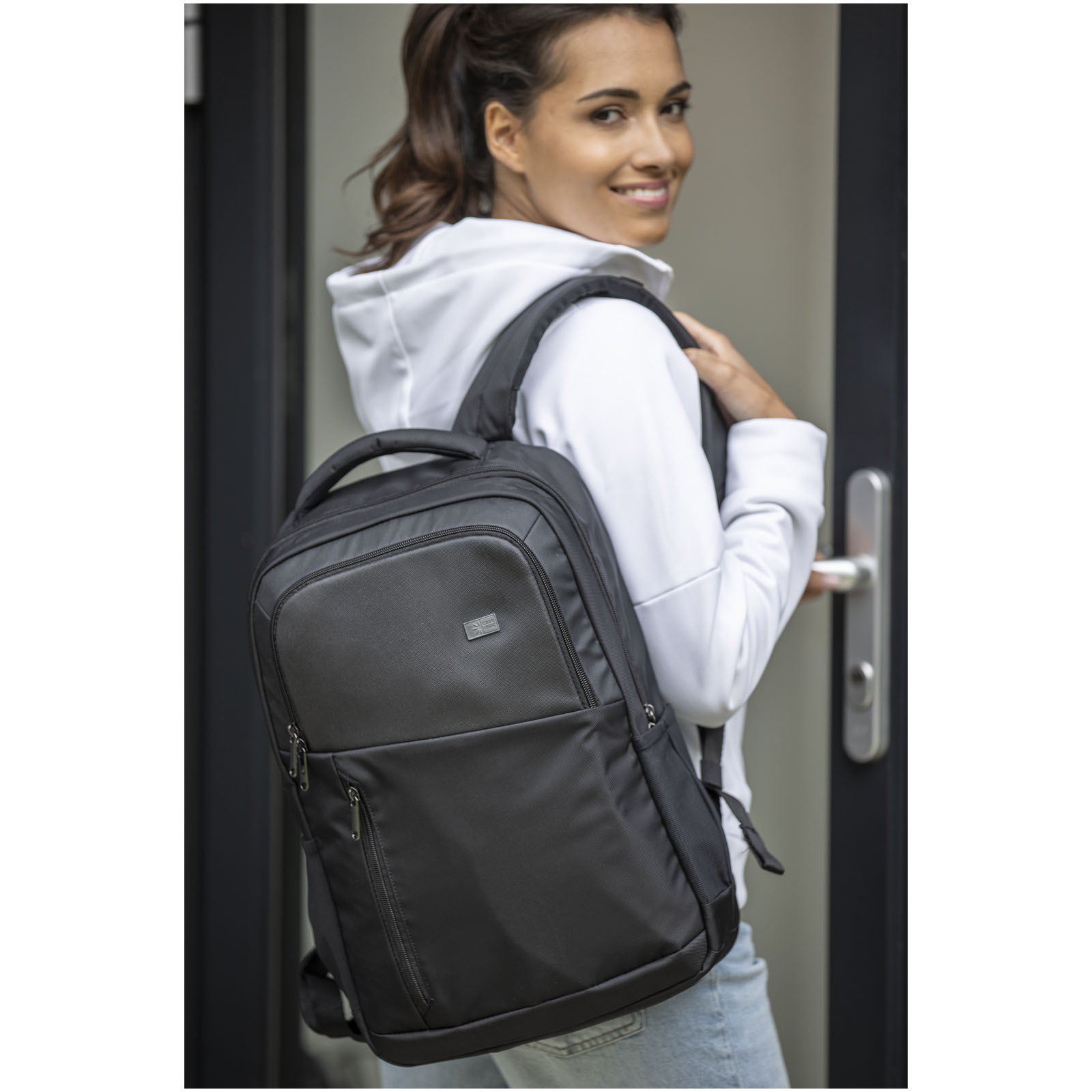 Case Logic Propel 15.6″ laptop backpack 20L