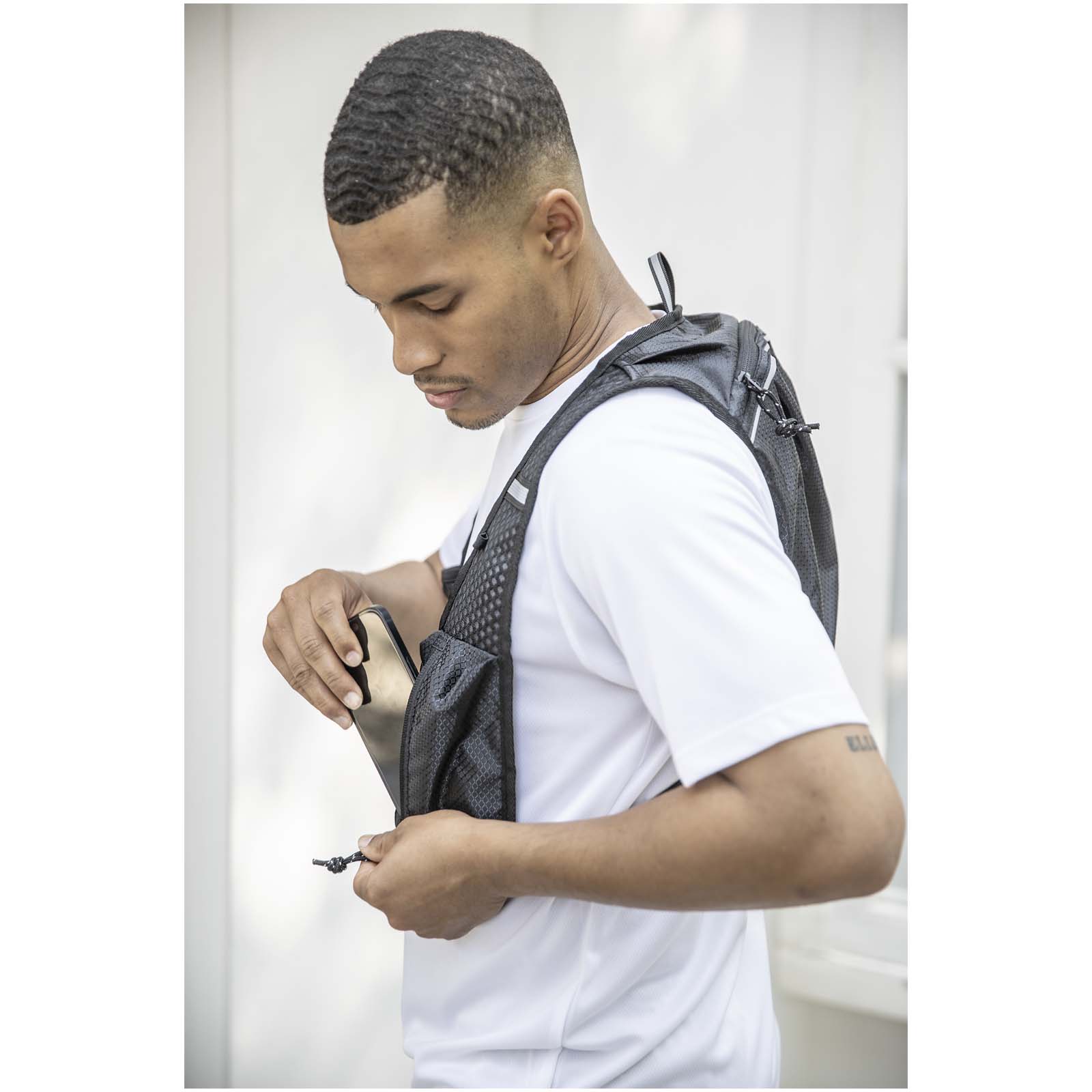 GRS recycled running vest hydration pack 5L