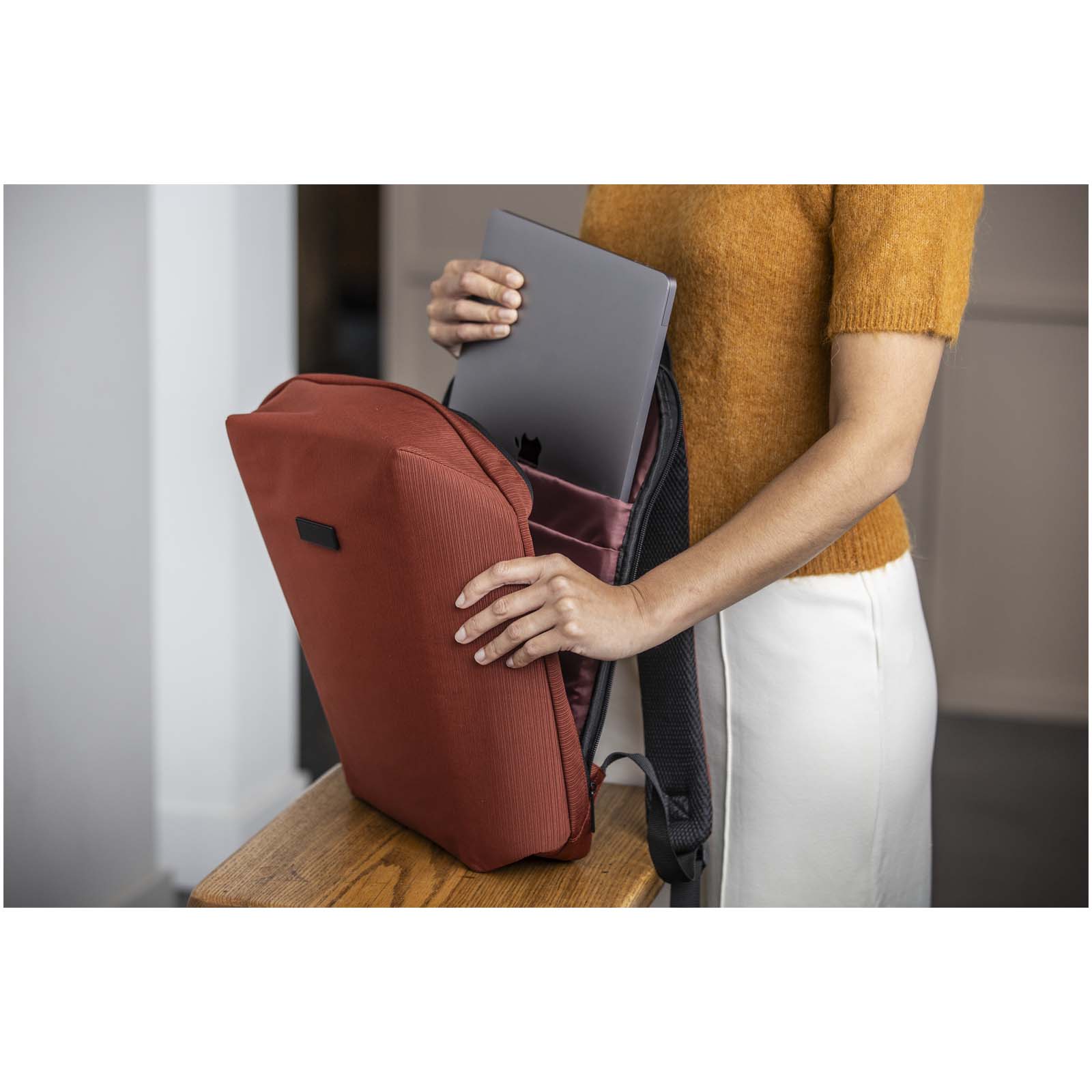 Luma 15″ GRS recycled anti-theft laptop backpack 10L