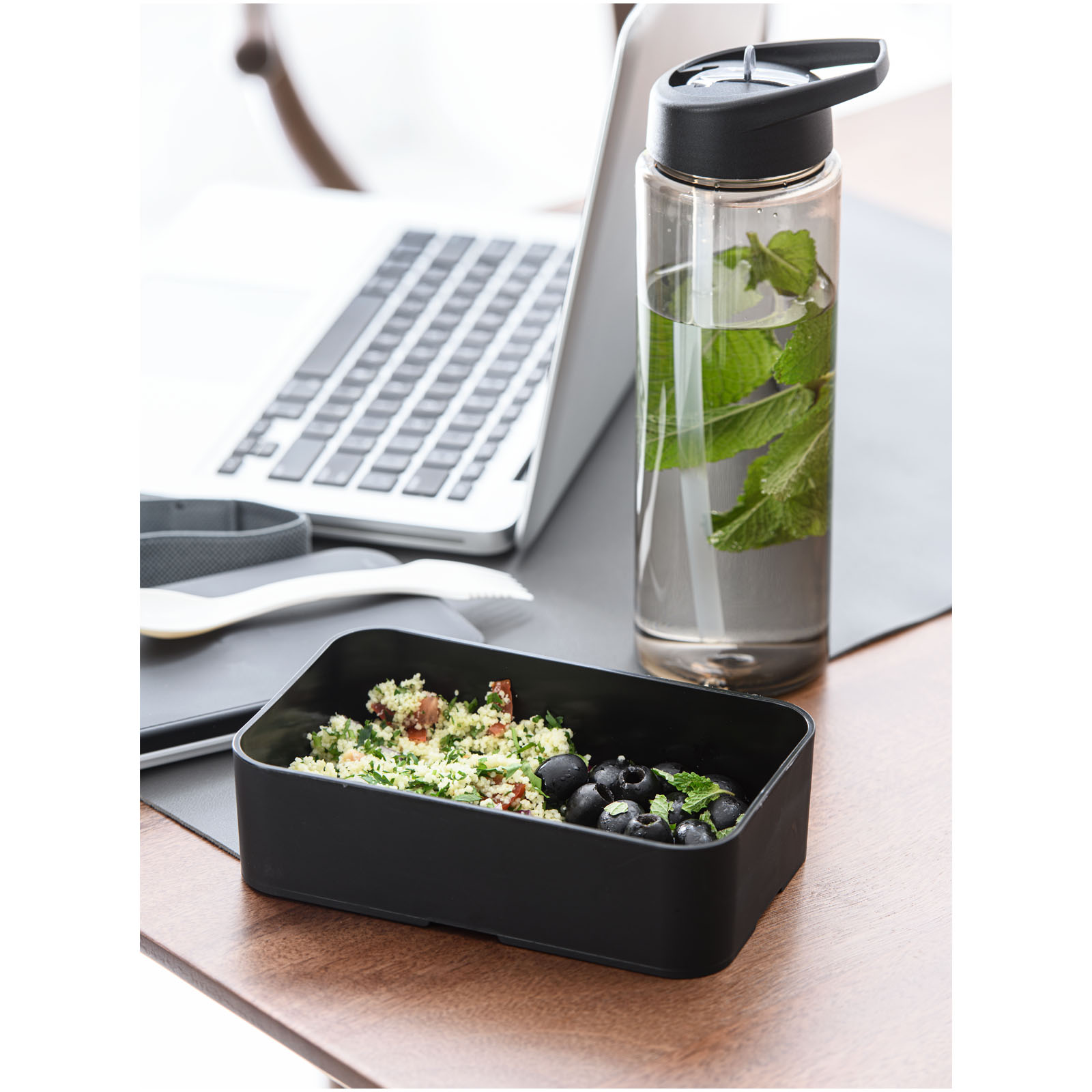 H2O Active® Vibe 850 ml spout lid sport bottle