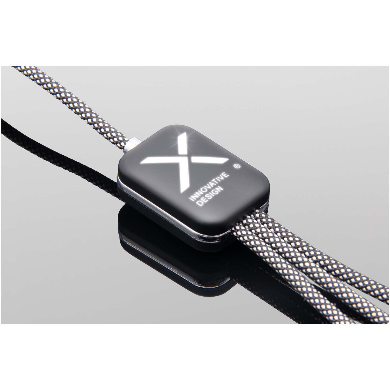 SCX.design C33 60W Type-C charging cable with dual light-up logo